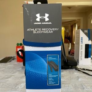 UA Athlete sleep recover top TB12 women’s XL NEW